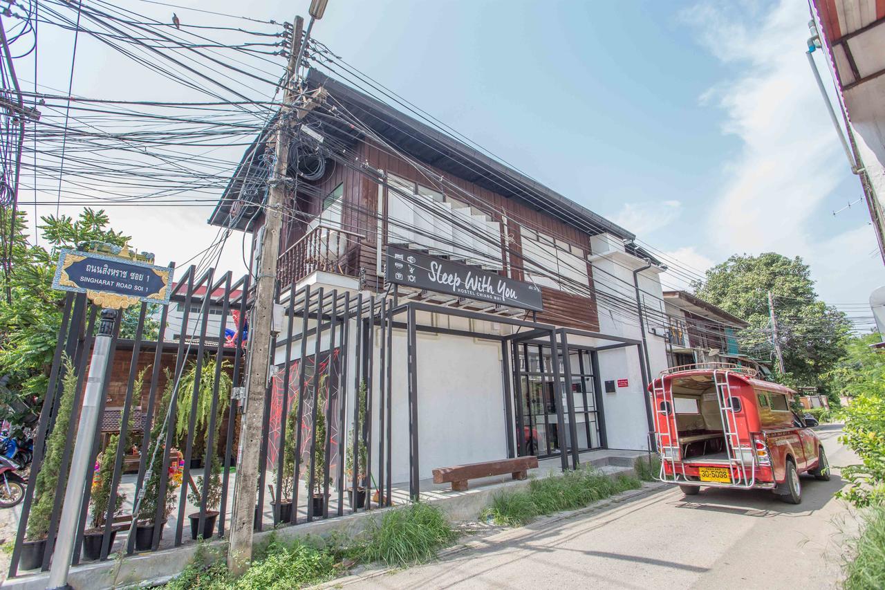 Sleep With You - Hatch Co-Living And Co-Working Space Chiang Mai Exteriör bild