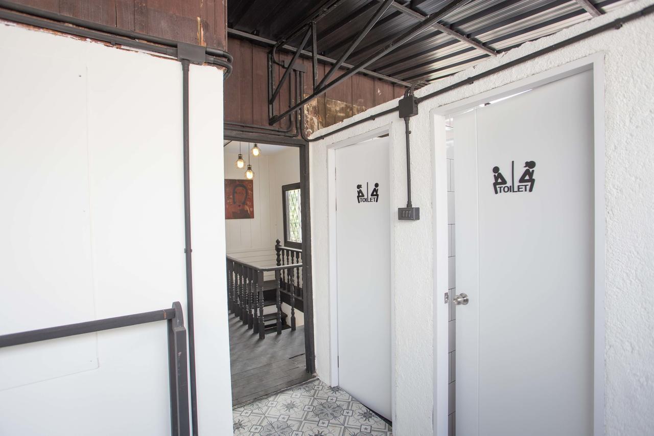 Sleep With You - Hatch Co-Living And Co-Working Space Chiang Mai Exteriör bild