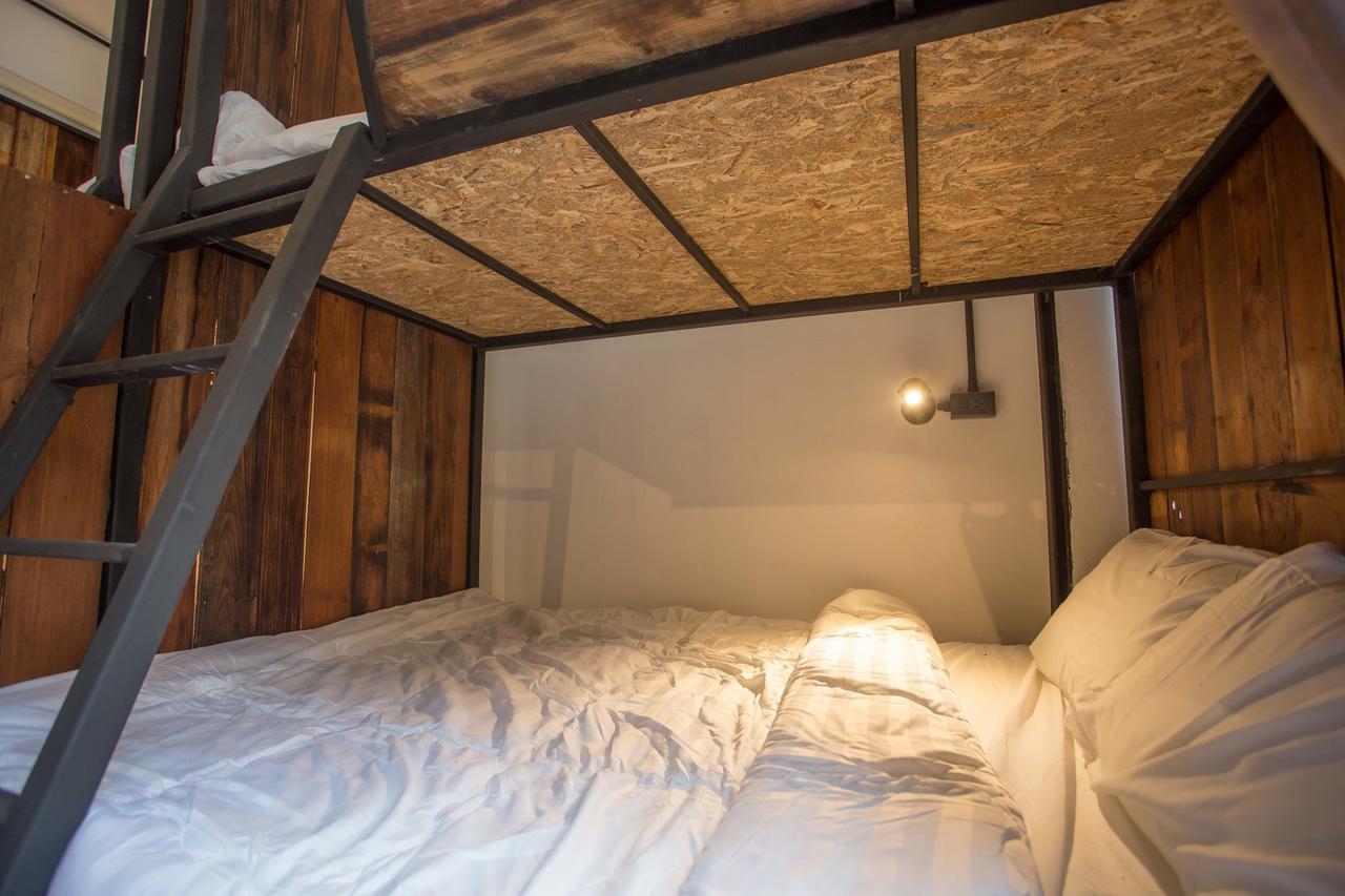 Sleep With You - Hatch Co-Living And Co-Working Space Chiang Mai Exteriör bild