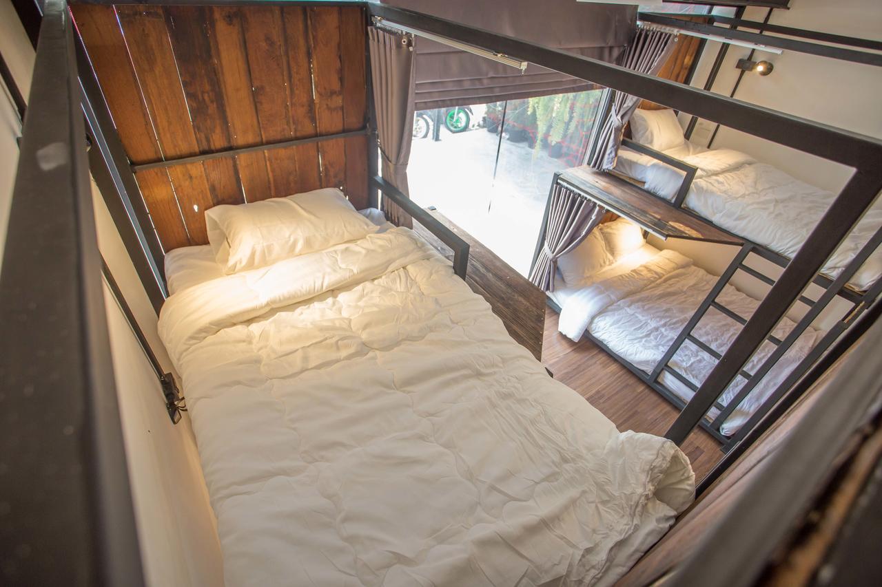 Sleep With You - Hatch Co-Living And Co-Working Space Chiang Mai Exteriör bild