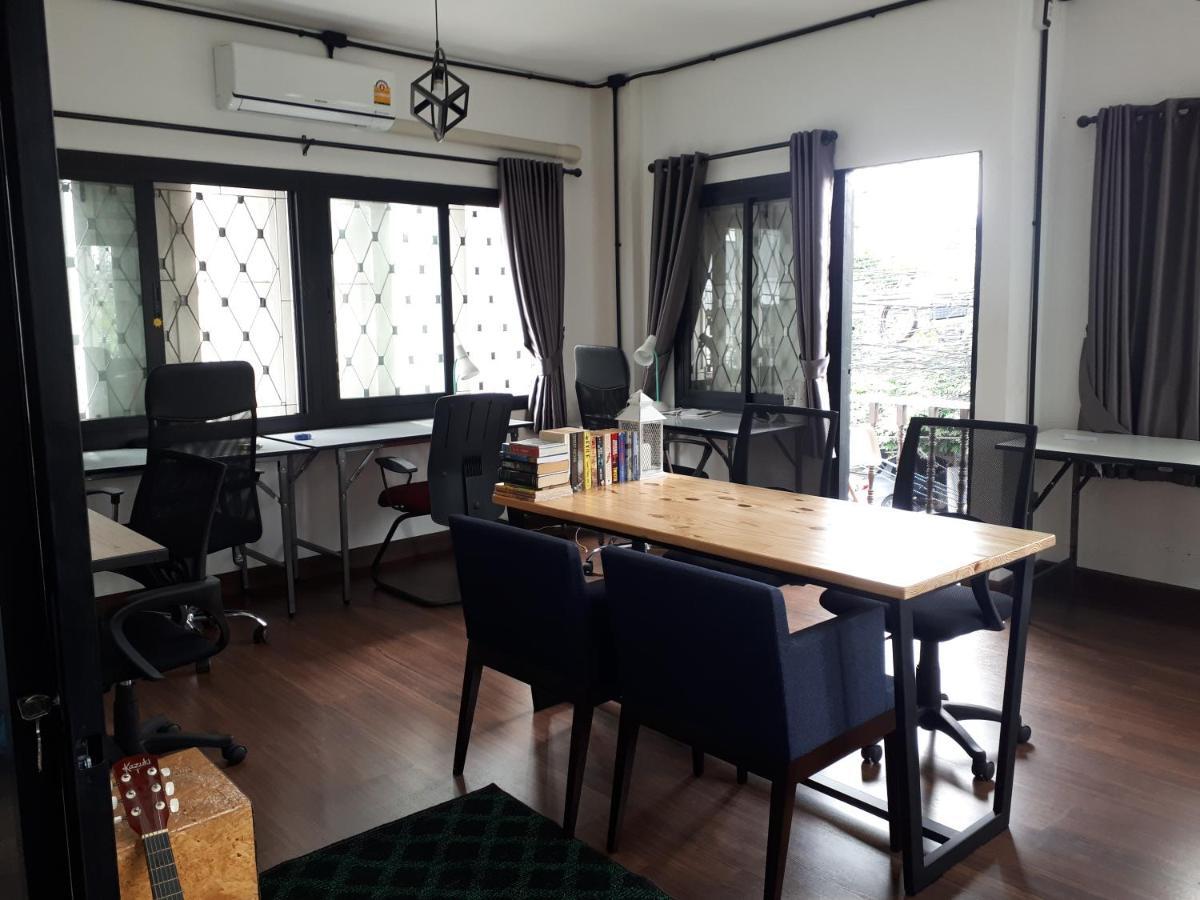 Sleep With You - Hatch Co-Living And Co-Working Space Chiang Mai Exteriör bild